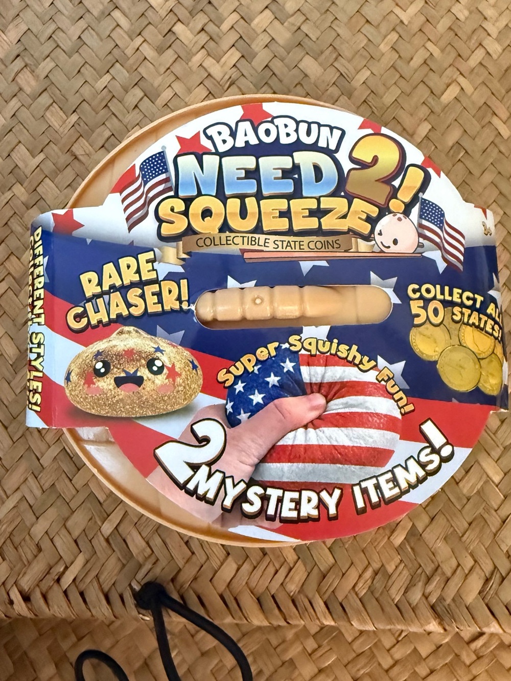 Need 2 Squeeze! Super-Squishy Gold Collectible Plush (Gold)